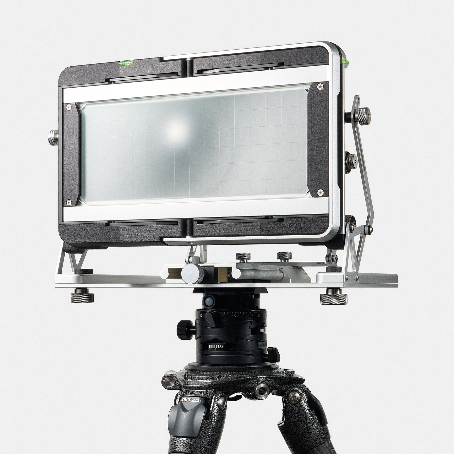 HSINCAM 410 rear view with integrated Fresnel ground glass and grid
