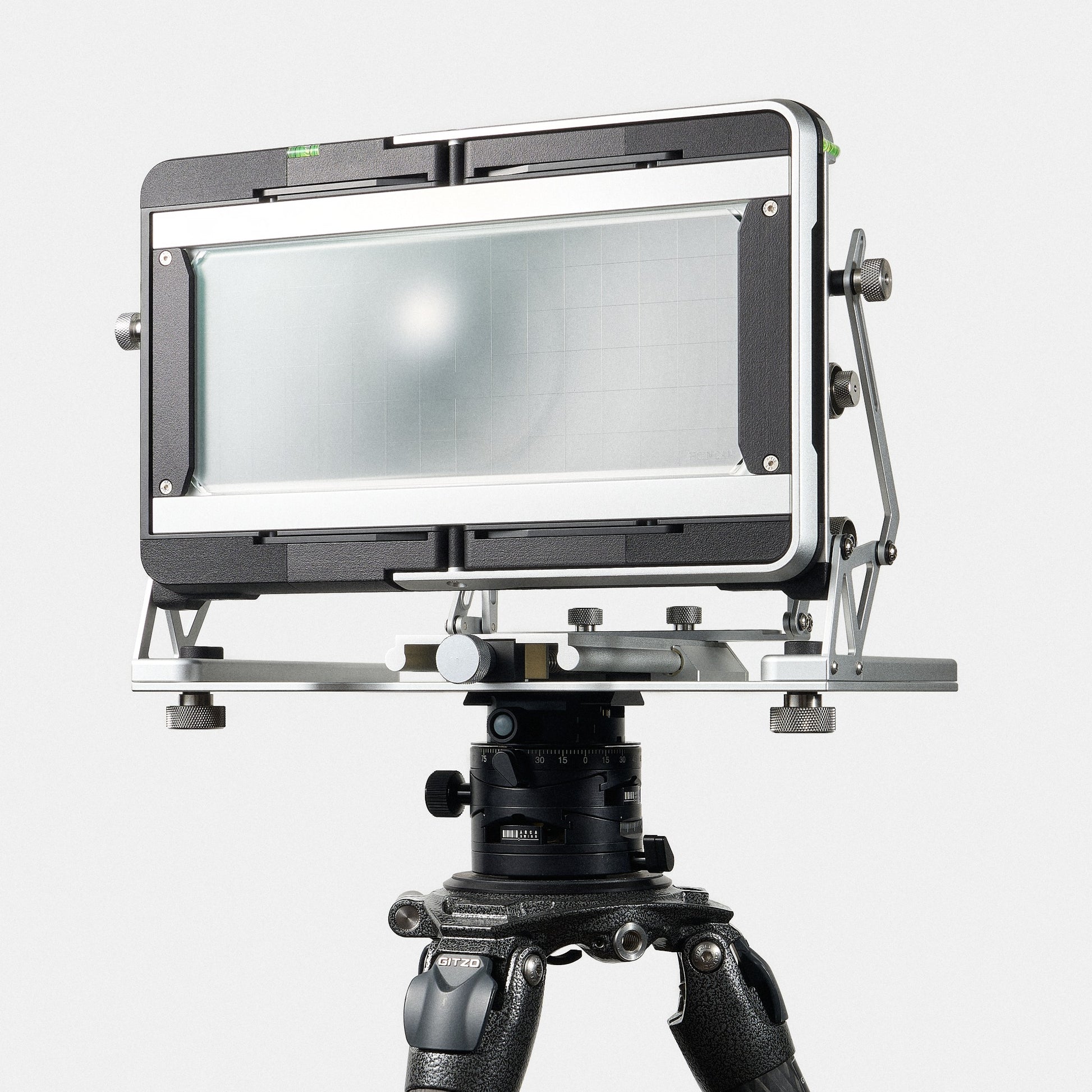 HSINCAM 410 rear view with integrated Fresnel ground glass and grid